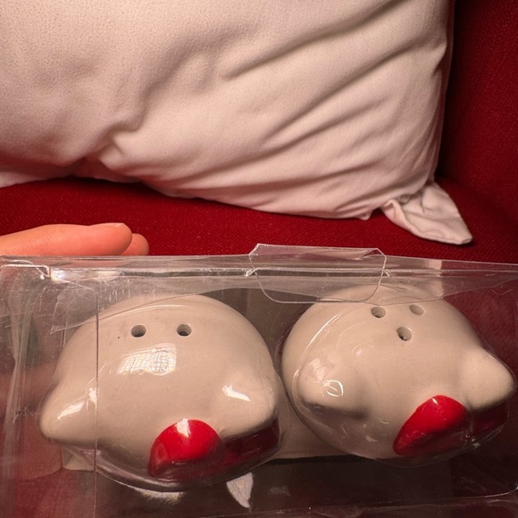 Hello Kitty Ceramic Shaker Set 🩷🤍❤️
Brand new in packaging! - Picture 2 of 2